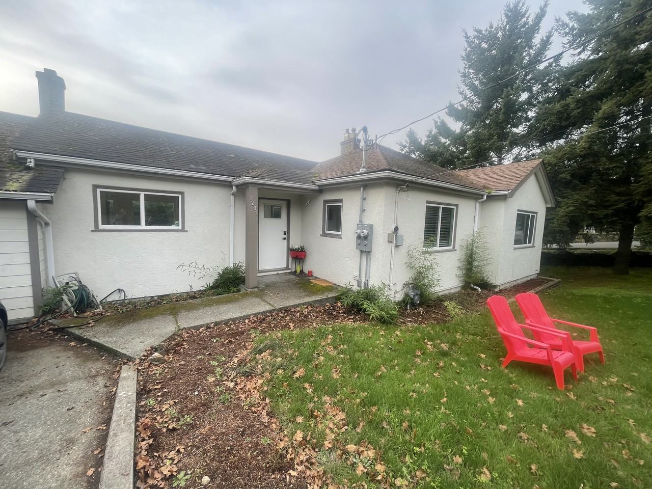 1201 Burnside Rd W - Photo 2 of 23