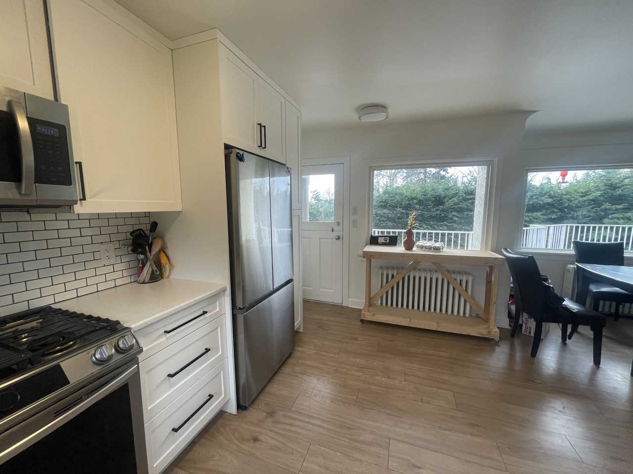 1201 Burnside Rd W - Photo 3 of 23