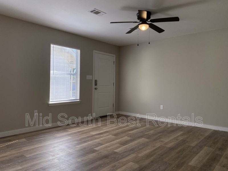 1423 Move In Special: 50% Off Your First Month'S Rent Atw 12Th St!!! - Photo 2 of 8