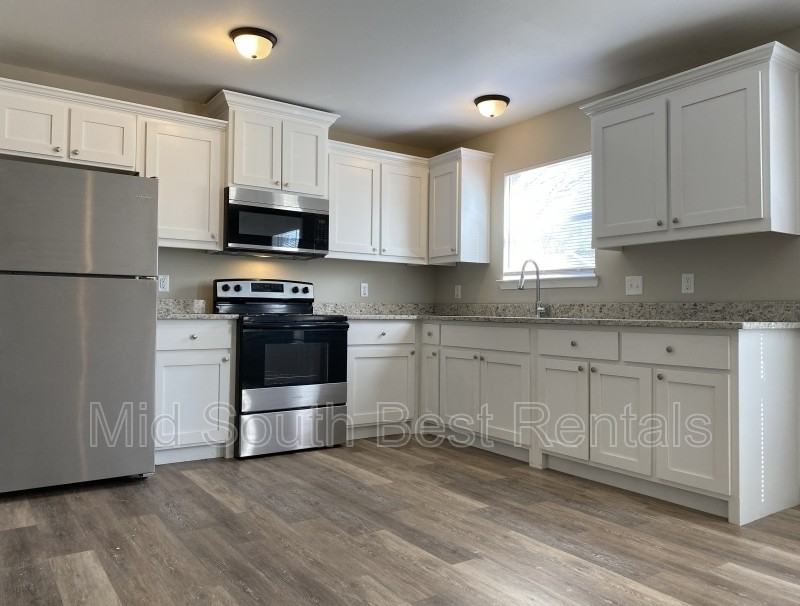 1423 Move In Special: 50% Off Your First Month'S Rent Atw 12Th St!!! - Photo 3 of 8