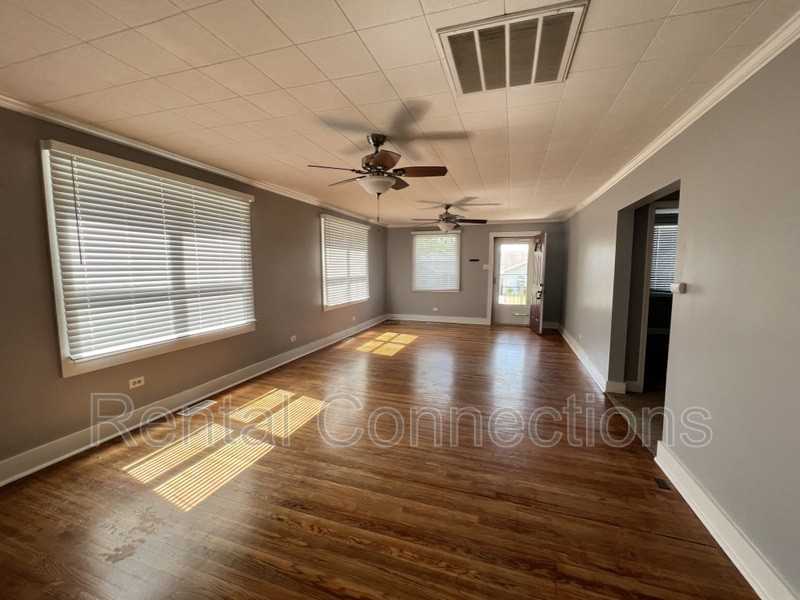 218 Red Row - Photo 2 of 6