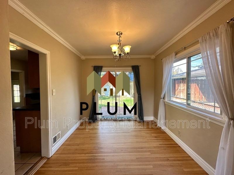 136 E Kent Ave - Photo 3 of 31