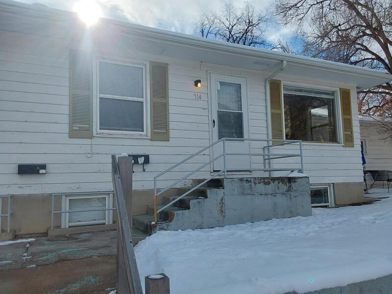 714 17th St - Photo 3 of 20