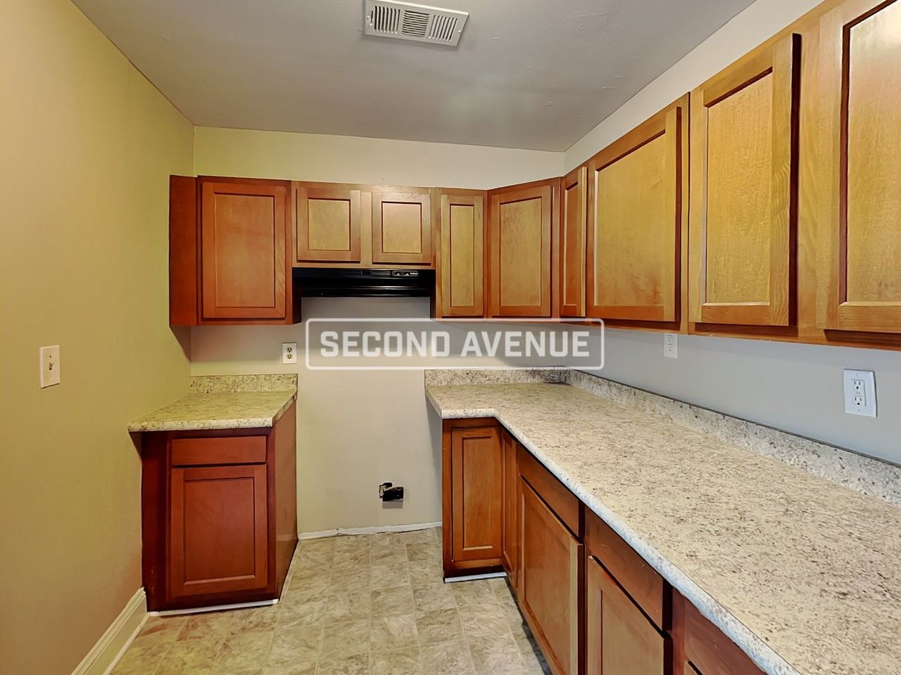 1584 W 27th St - Photo 5 of 14