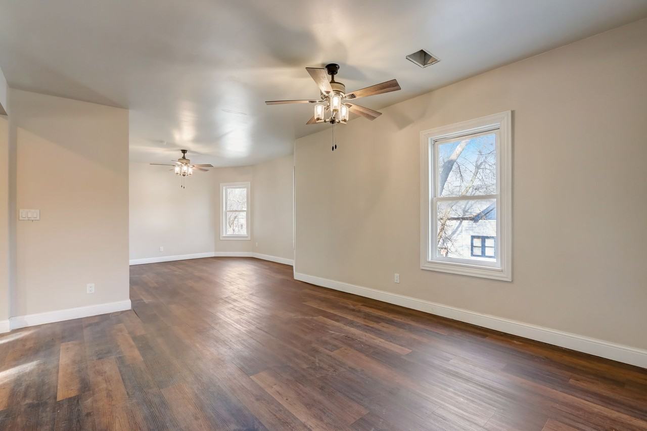 3405 W Auer Ave #B - Photo 3 of 17