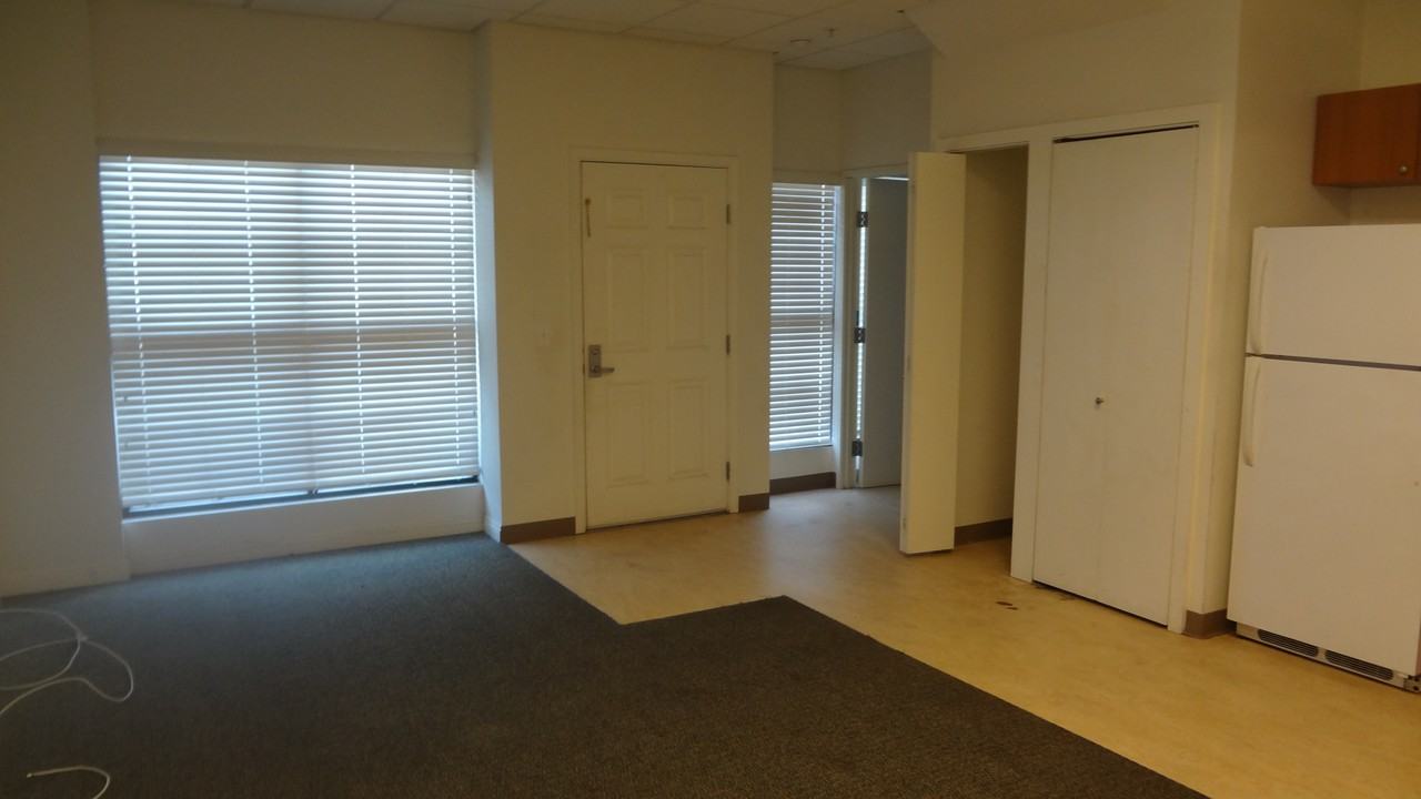 585 W Harvard Blvd #102 - Photo 3 of 4