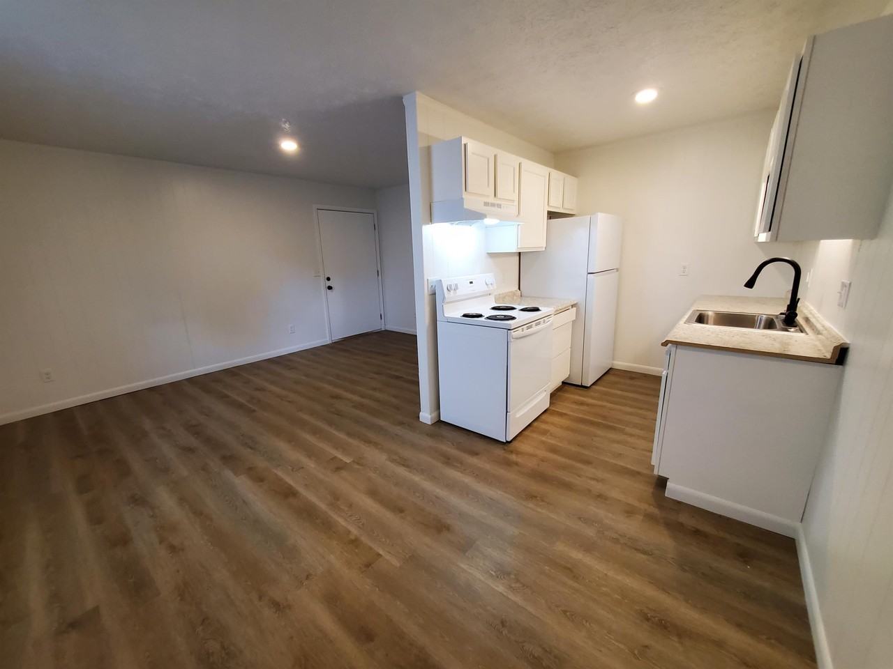 822 Carolina Dr #609 - Photo 4 of 20