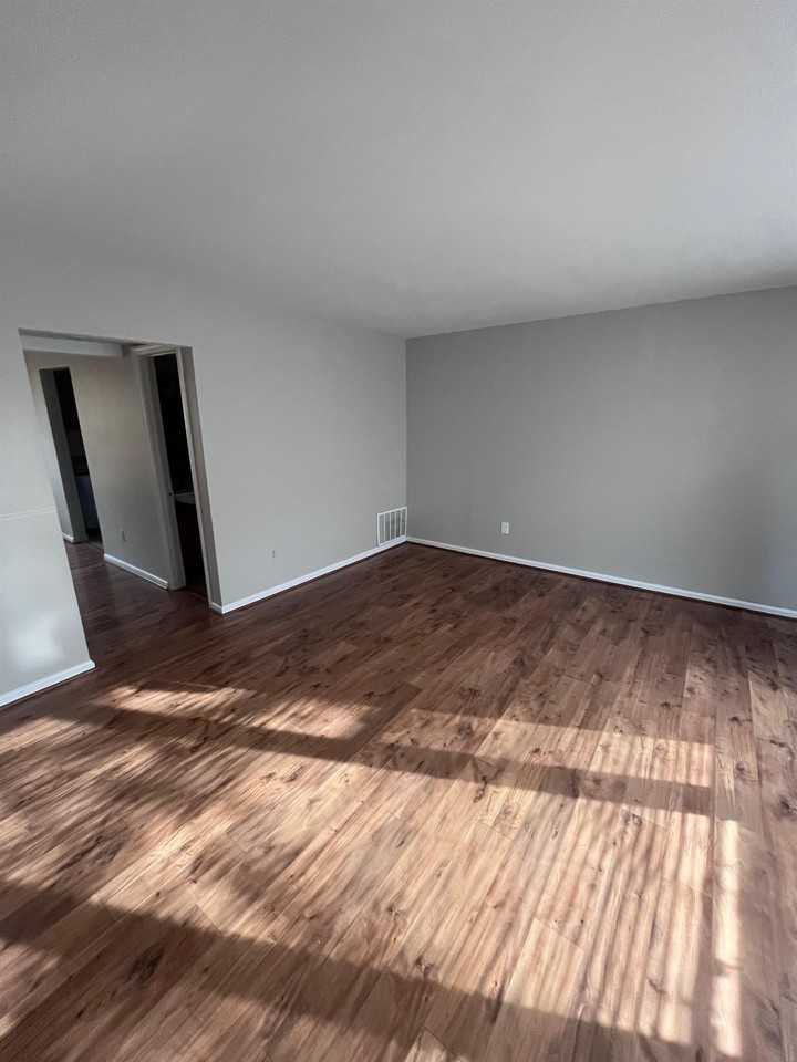 1761 Addison Rd S - Photo 6 of 28