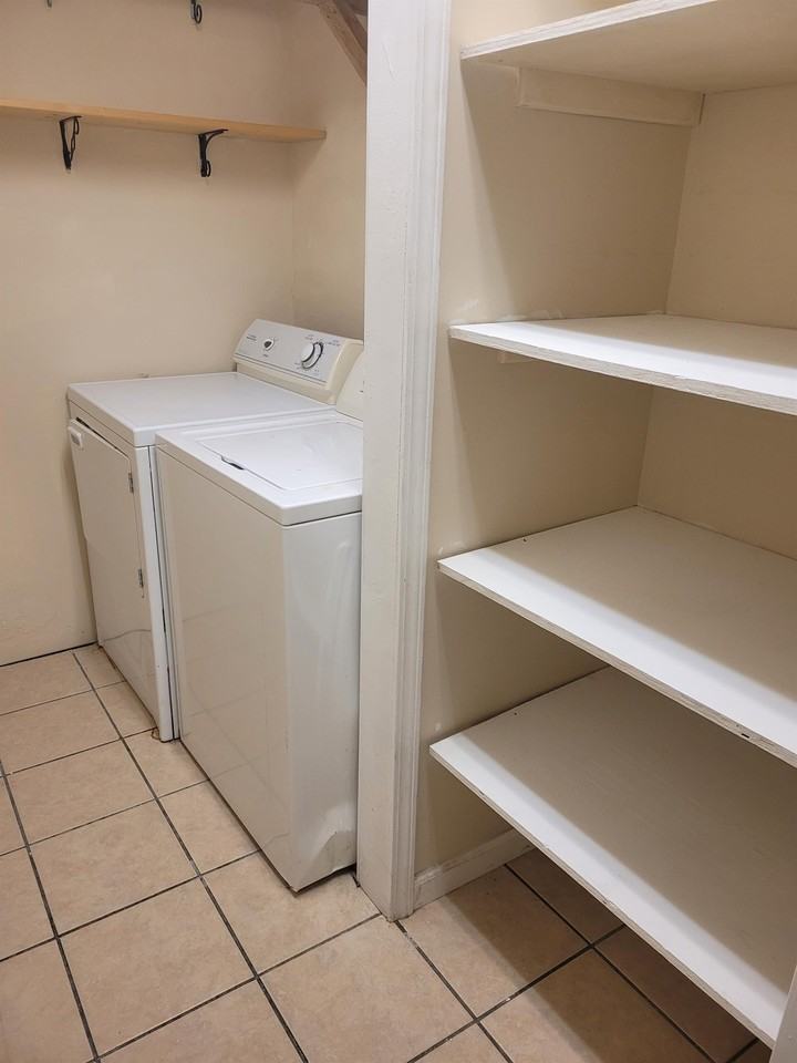 500 E Washington St #1 - Photo 4 of 26