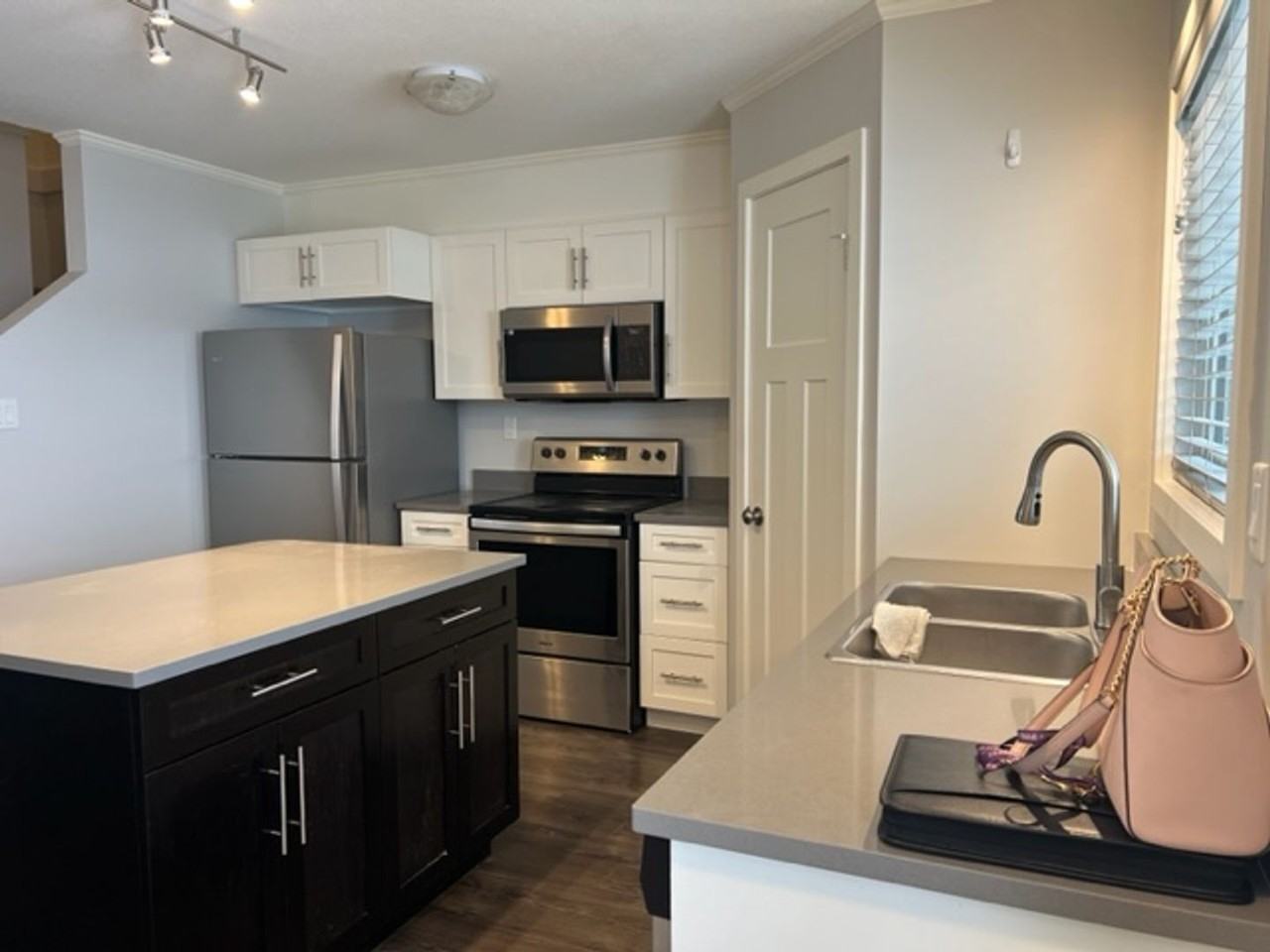 3 Bedroom Townhouse in Stonebridge - Photo 2 of 21
