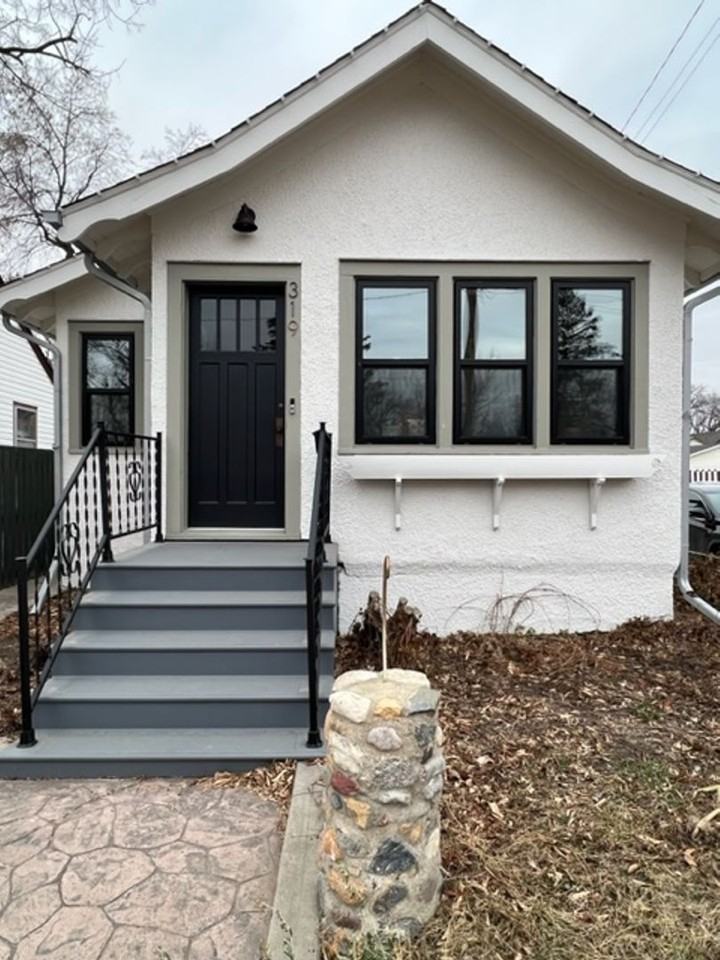 Pet Friendly 3 Bedroom + Den Character Home in Caswell Hill Apartments