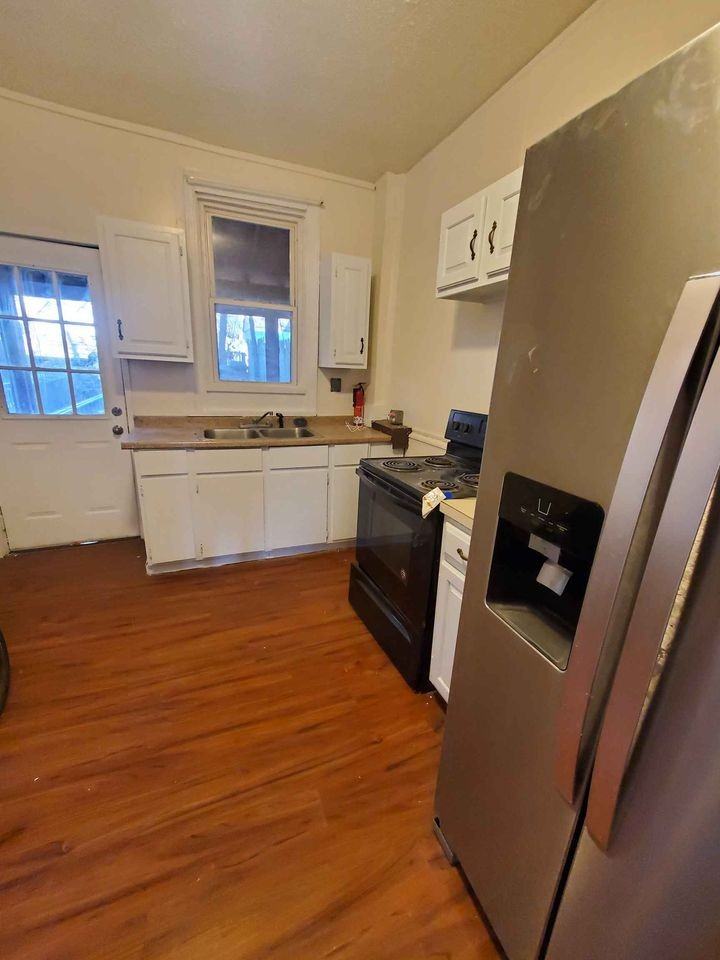 124 N 2nd St #1 - Photo 2 of 6