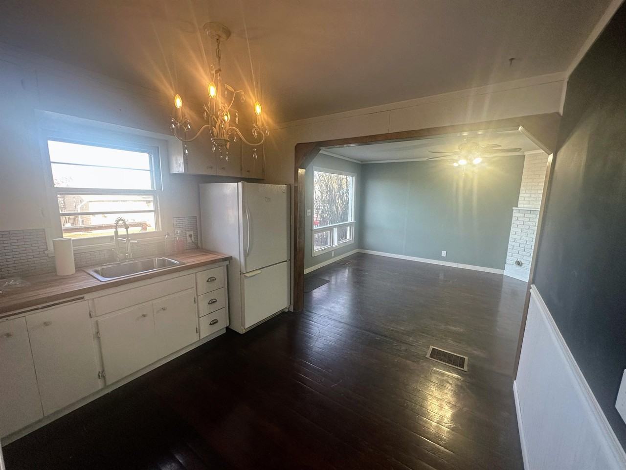 1104 5th St #1 - Photo 5 of 12