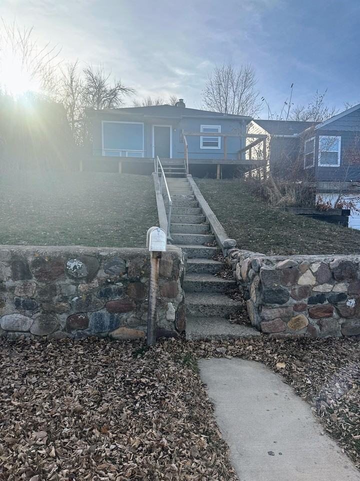 1104 5th St #1 - Photo 4 of 12