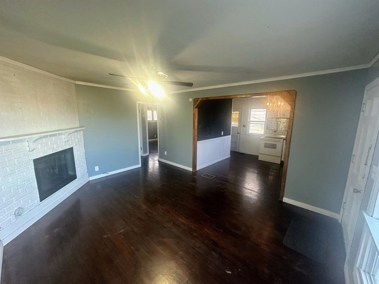 1104 5th St #1 - Photo 3 of 12