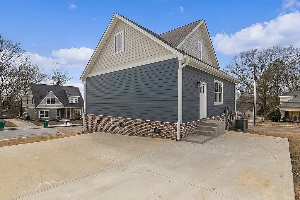 412 Lambuth Boulevard #1 - Photo 2 of 24