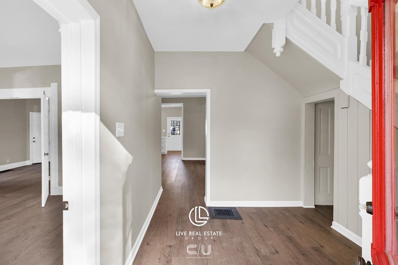 806 W Hill St #1 - Photo 2 of 11