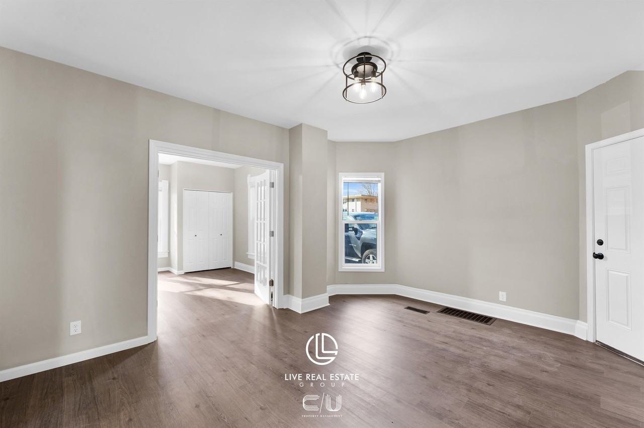 806 W Hill St #1 - Photo 4 of 11