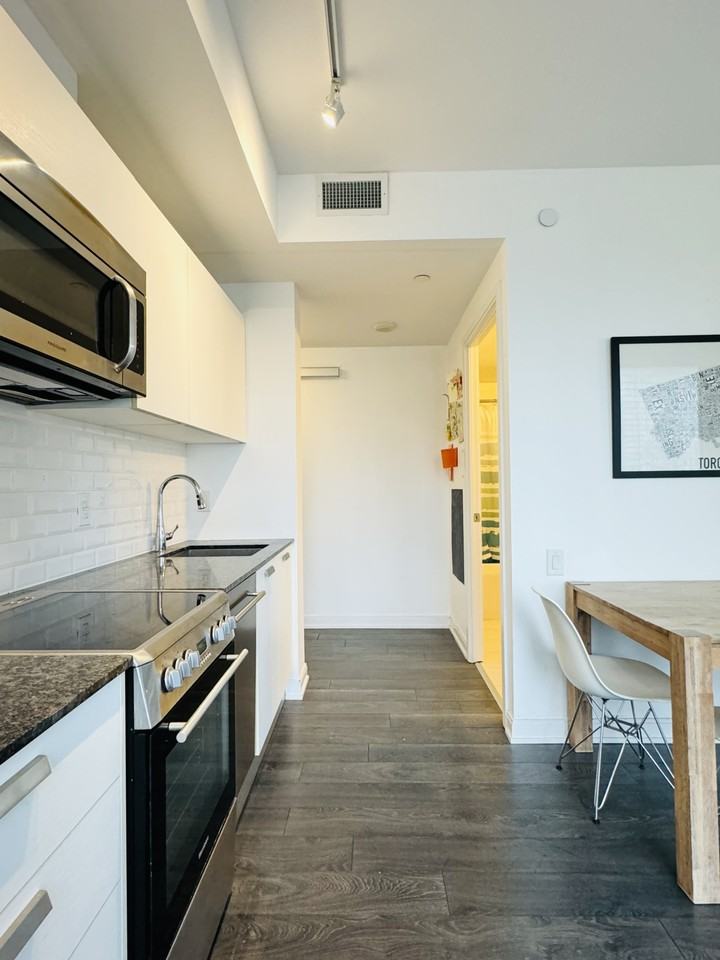 42 Charles Street East #1404 - Photo 2 of 10