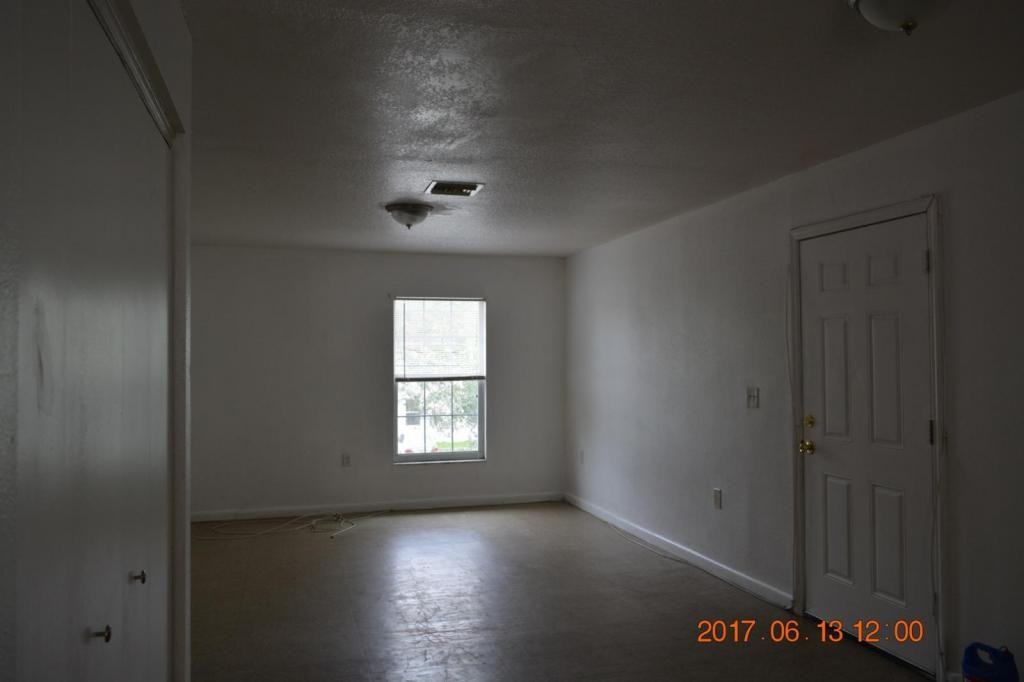 3211 N 49th St - Photo 3 of 18