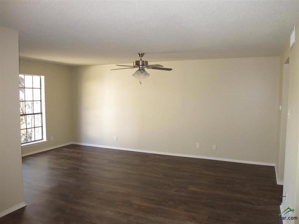 323 Top Hill Dr - Photo 6 of 22