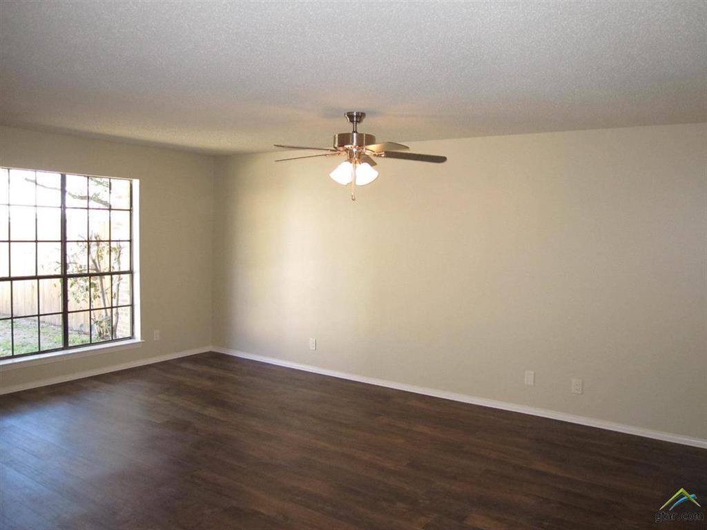 323 Top Hill Dr - Photo 7 of 22