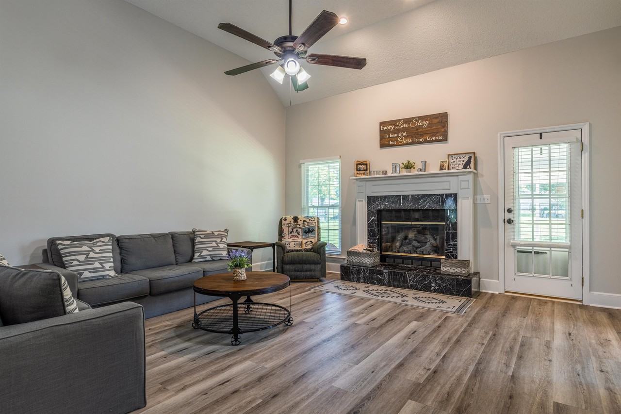 196 Lynwood Ln - Photo 2 of 20