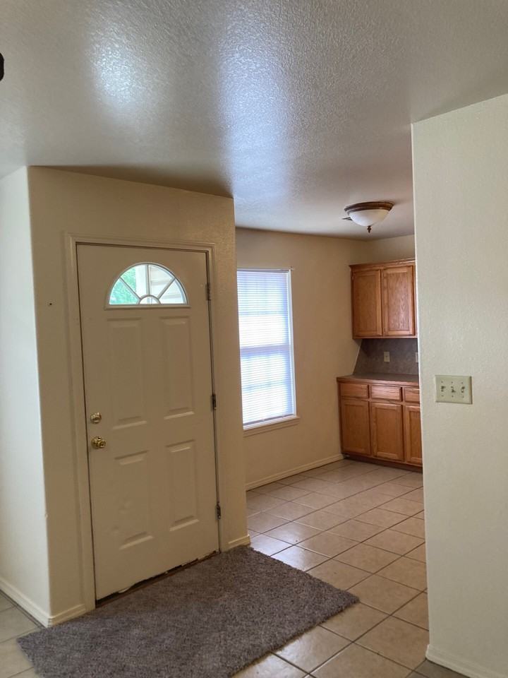 10 W 4th St #B - Photo 2 of 10