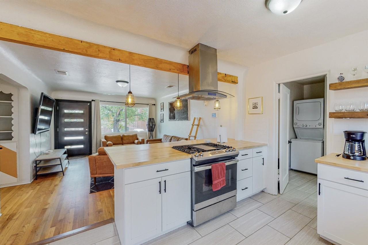 1405 Lead Ave Se - Photo 2 of 45