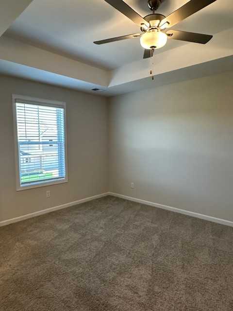 1046 Silverbend Trl - Photo 3 of 32