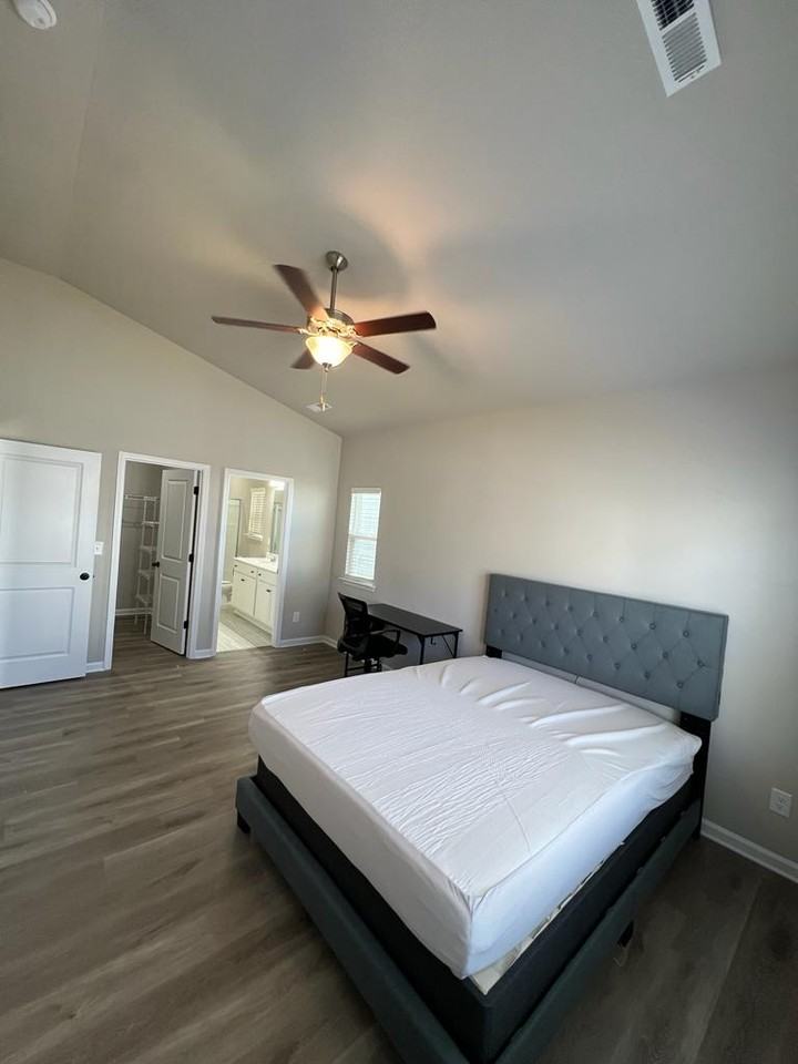 5113 Belstone Ln - Photo 3 of 11