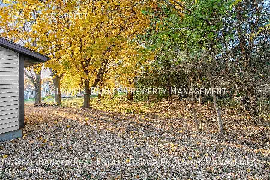 478 Cedar St - Photo 3 of 11