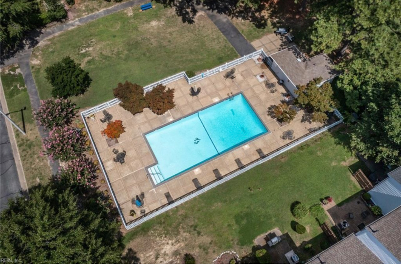 57 Towne Square Dr - Photo 3 of 11