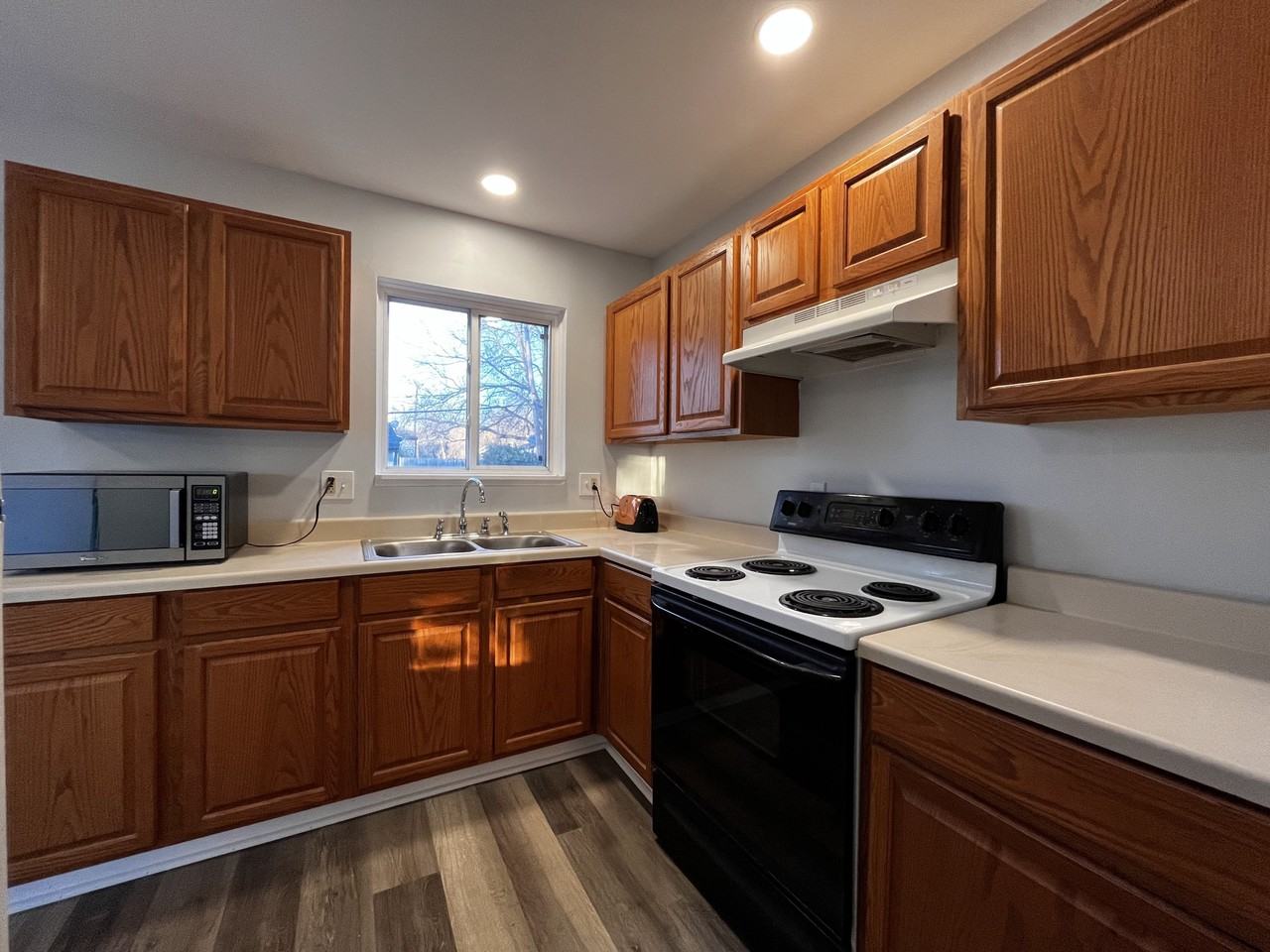 3446 Glenbrook Dr #NA - Photo 3 of 21