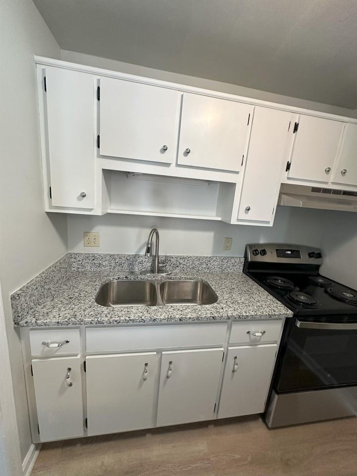 110 Franklin St #C - Photo 3 of 19