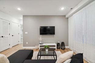 2416 Clifford Street #2R - Photo 1 of 1