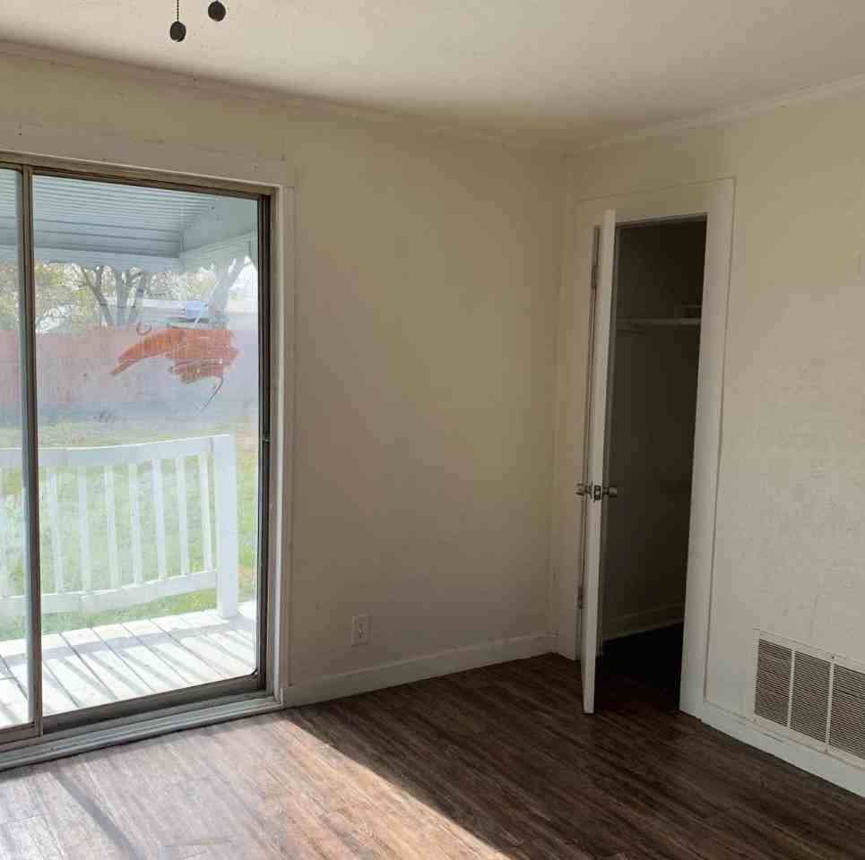 504 E Bonham St - Photo 3 of 15