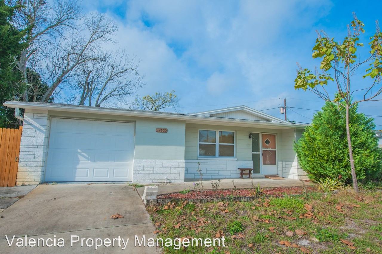 12609 Capitol Dr - Photo 3 of 18