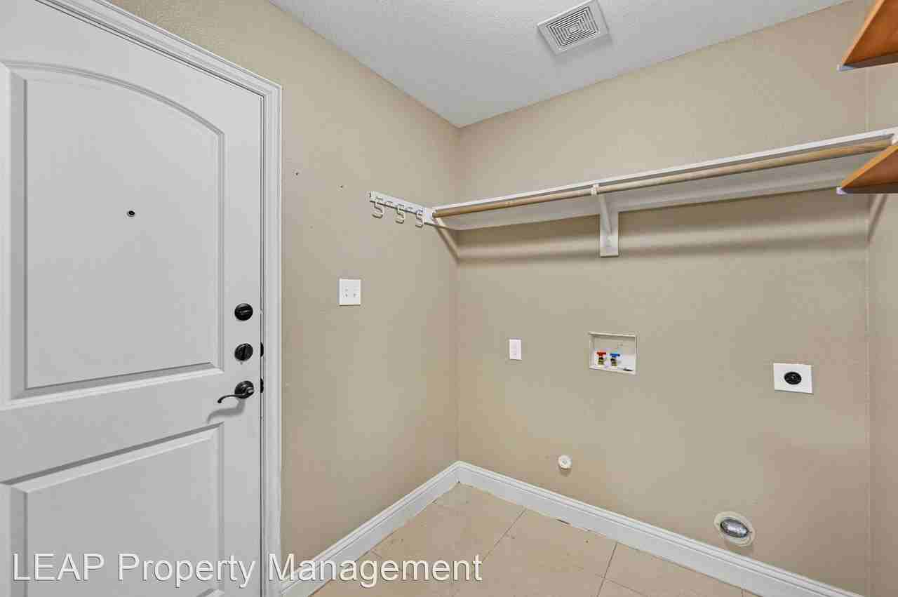 10817 Thorngrove Ct - Photo 3 of 20