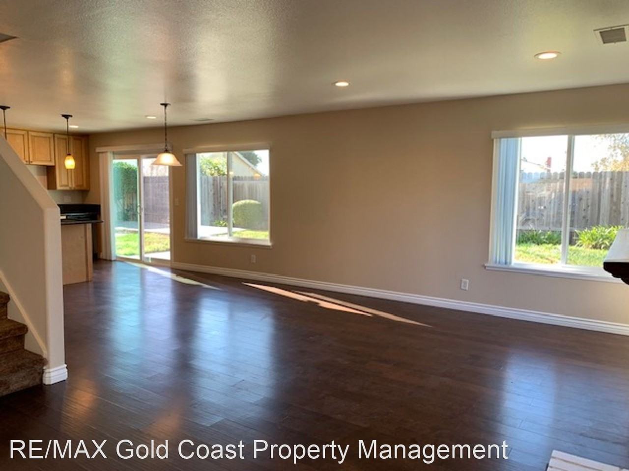 1421 Deckside Ct - Photo 3 of 29