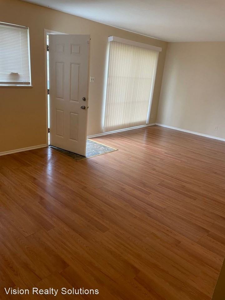 277 Roderick Dr - Photo 2 of 9