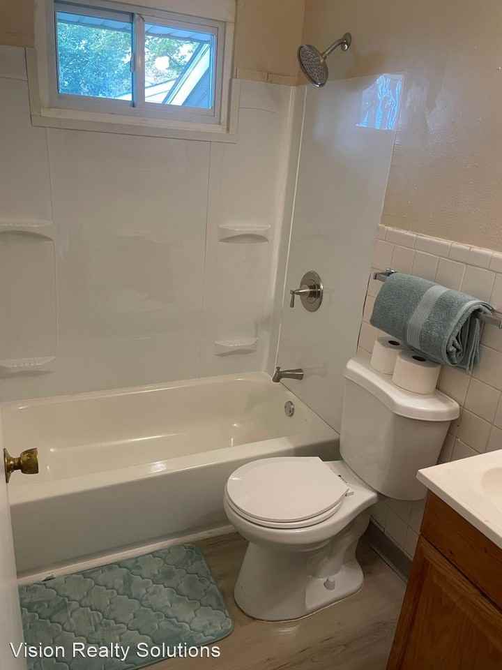 277 Roderick Dr - Photo 3 of 9