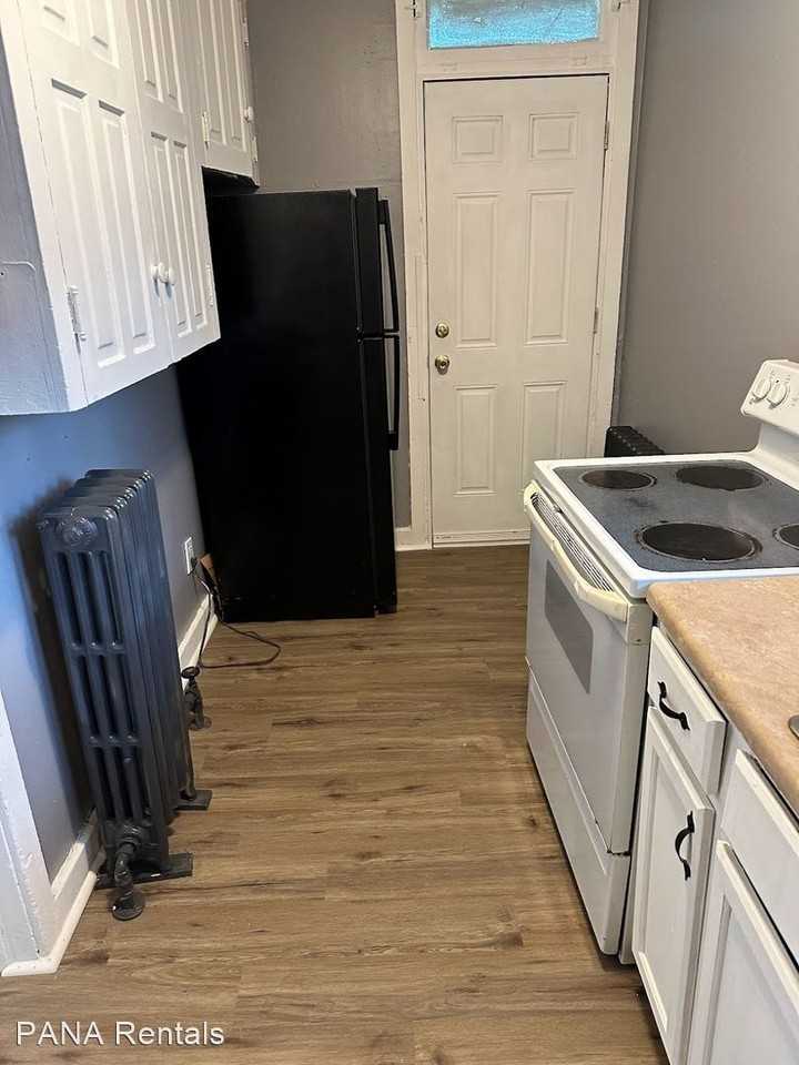 109 Windsor St - Photo 2 of 7