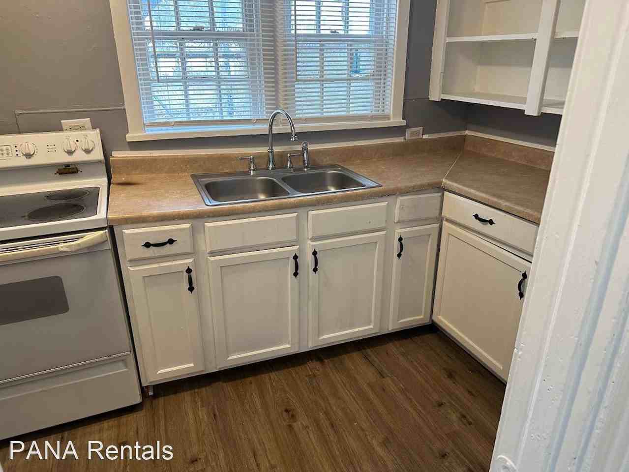 109 Windsor St - Photo 3 of 7