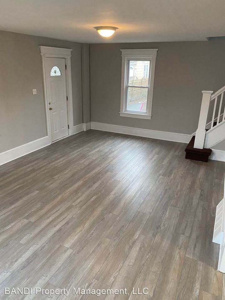 217 Abbey Ln - Photo 2 of 26
