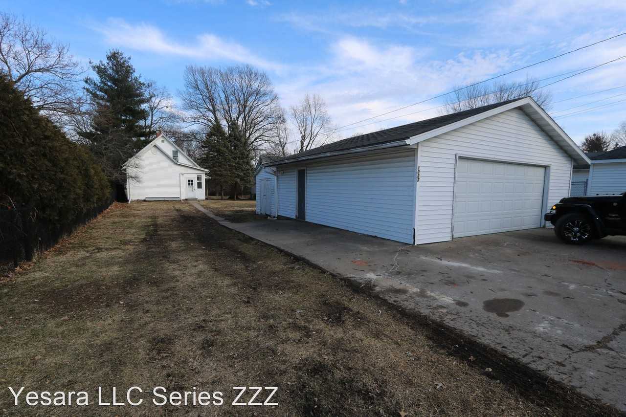 1027 S Garfield Ave - Photo 3 of 21