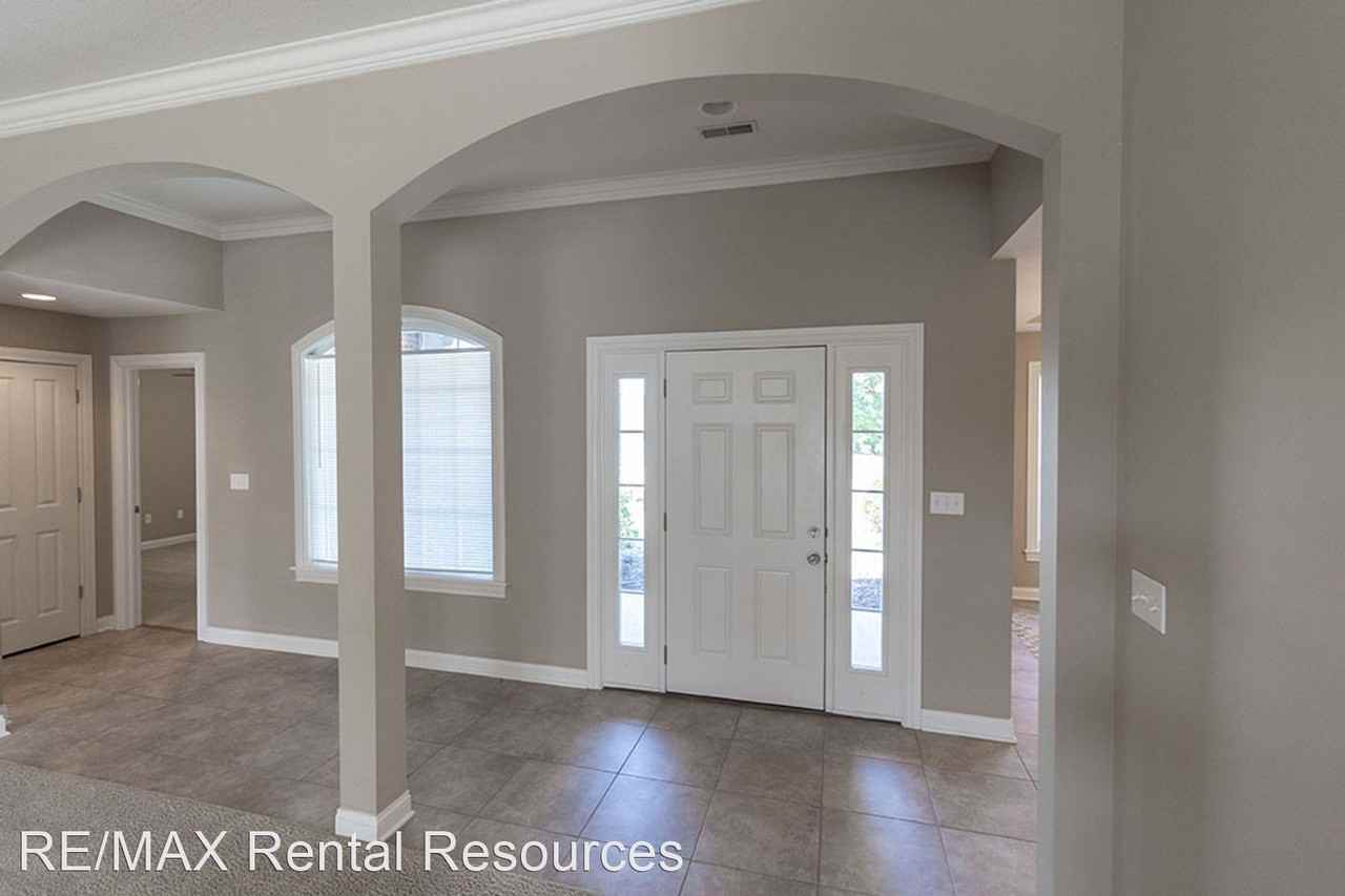 2303 Roslyn Ct - Photo 3 of 43