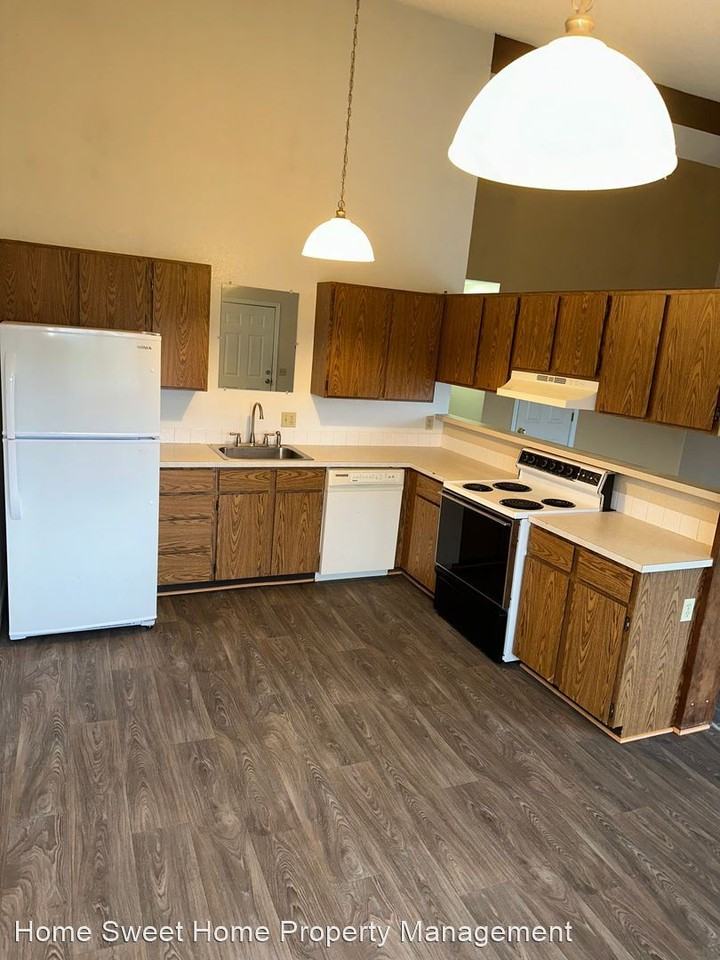 401 2nd Street - Photo 3 of 13