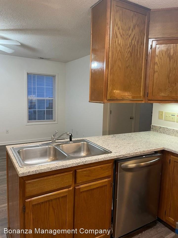 105 Springwood Ln - Photo 3 of 19