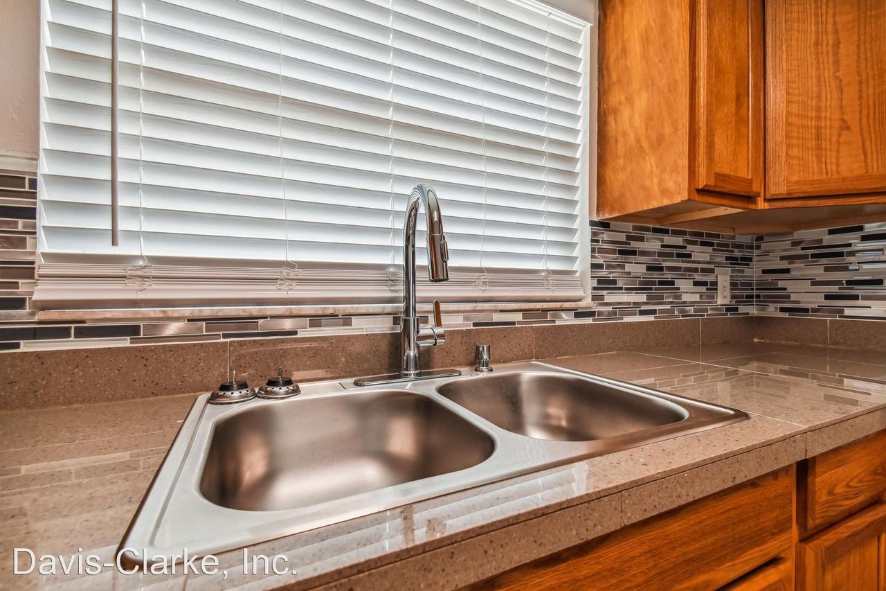 9350 Wolcott Ln - Photo 3 of 35